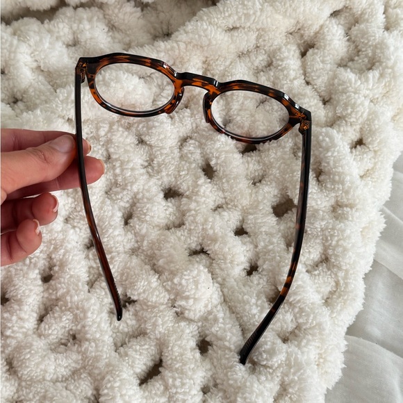 Tortoise Shell Round Glasses - Picture 3 of 3